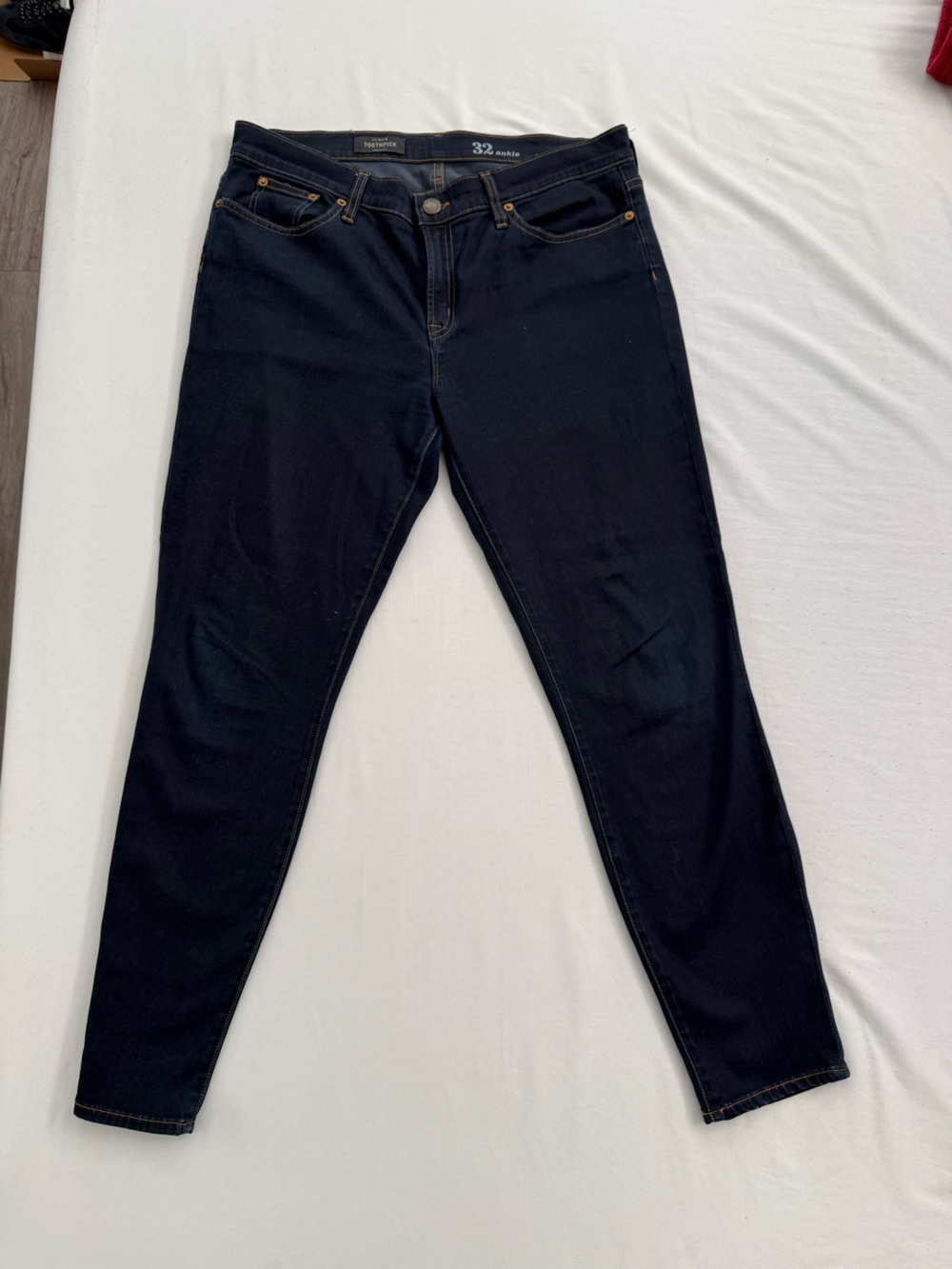 J. Crew Women’s Skinny Jeans in Deep Navy size 32
